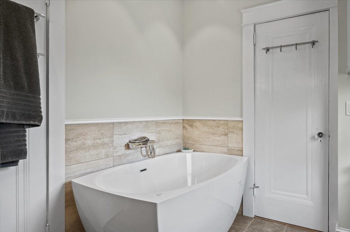 Bathroom, Free Standing Baths, Interior