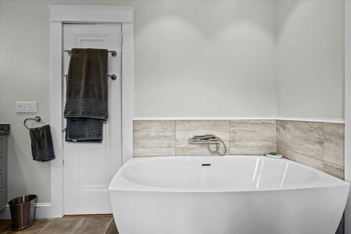 Bathroom, Free Standing Baths, Interior
