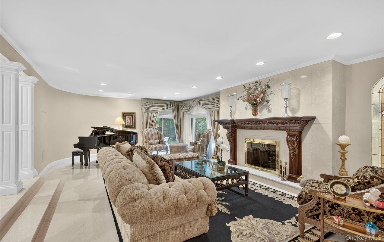 Fireplace, Interior, Living room, Piano, Recessed Lighting