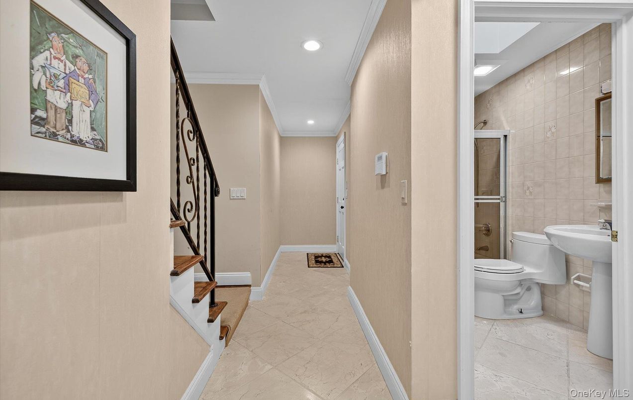 Bathroom, Interior, Recessed Lighting