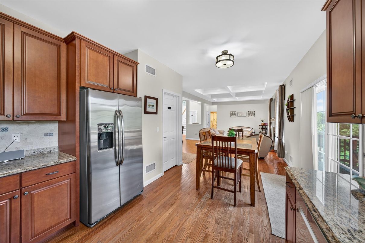 Dining room, Interior, Kitchen, Stainless Steel Appliances, Wood Texture Flooring