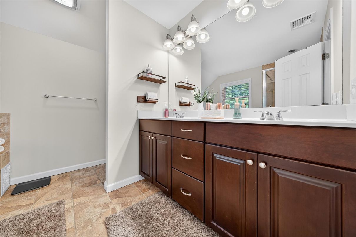 Bathroom, Dual Sink Vanities, Interior