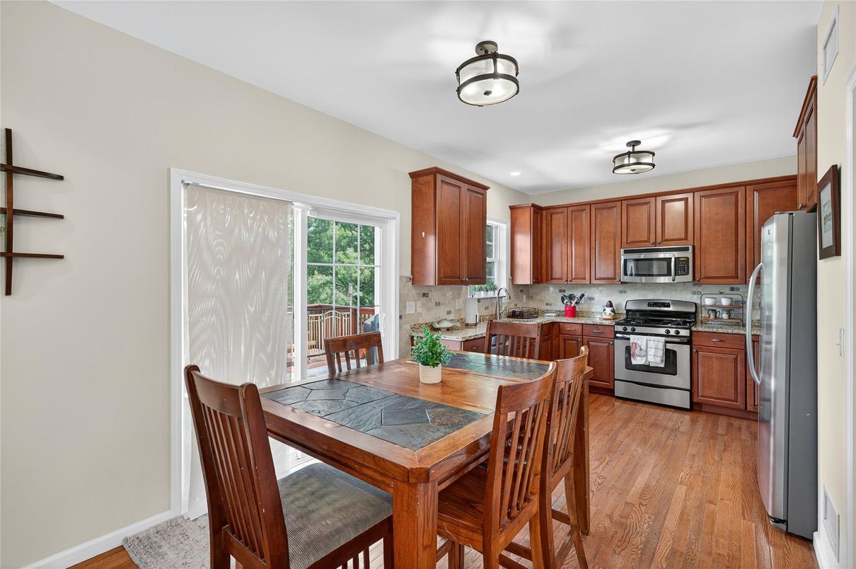 Dining room, Interior, Kitchen, Stainless Steel Appliances, Wood Texture Flooring