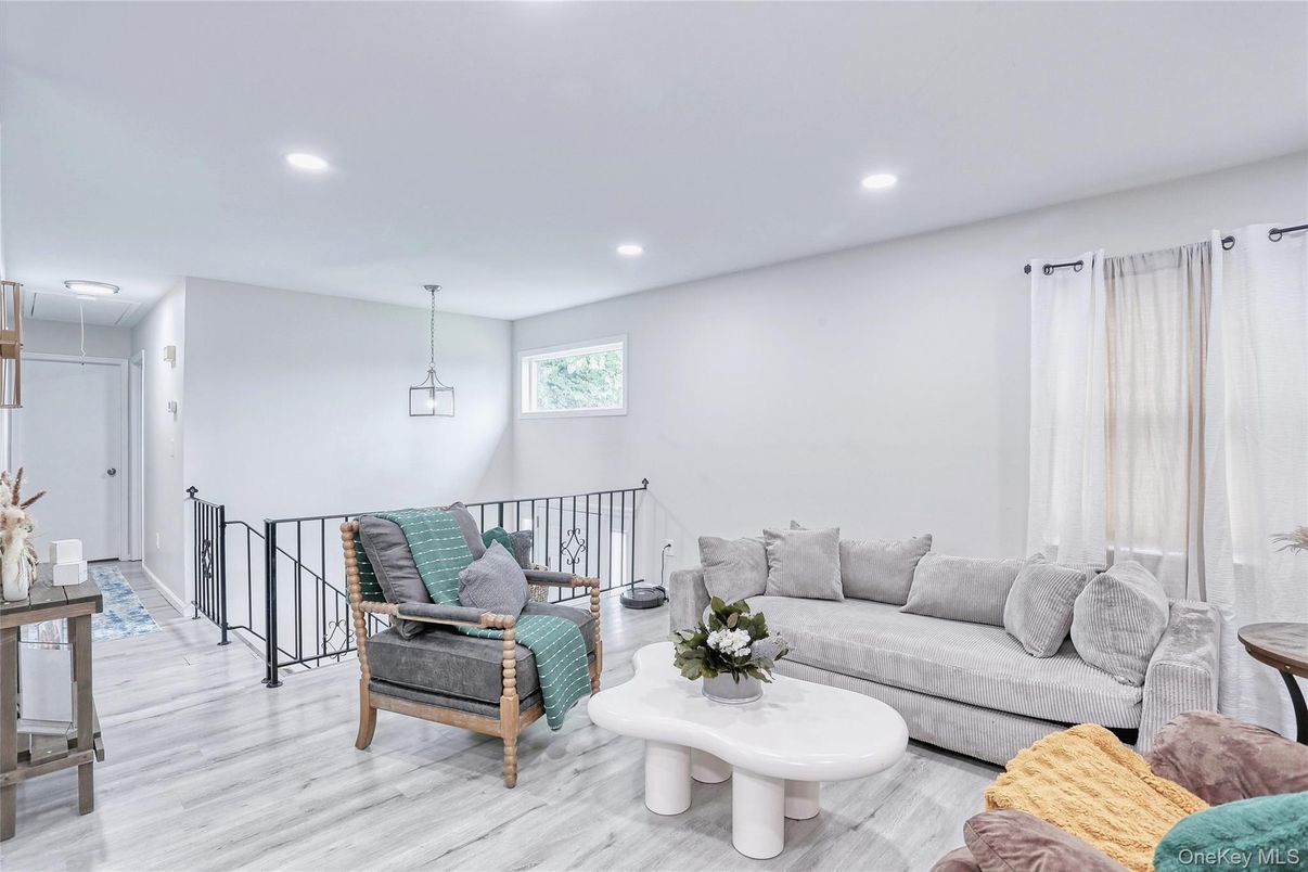 Interior, Living room, Pendant Lights, Recessed Lighting, Wood Texture Flooring