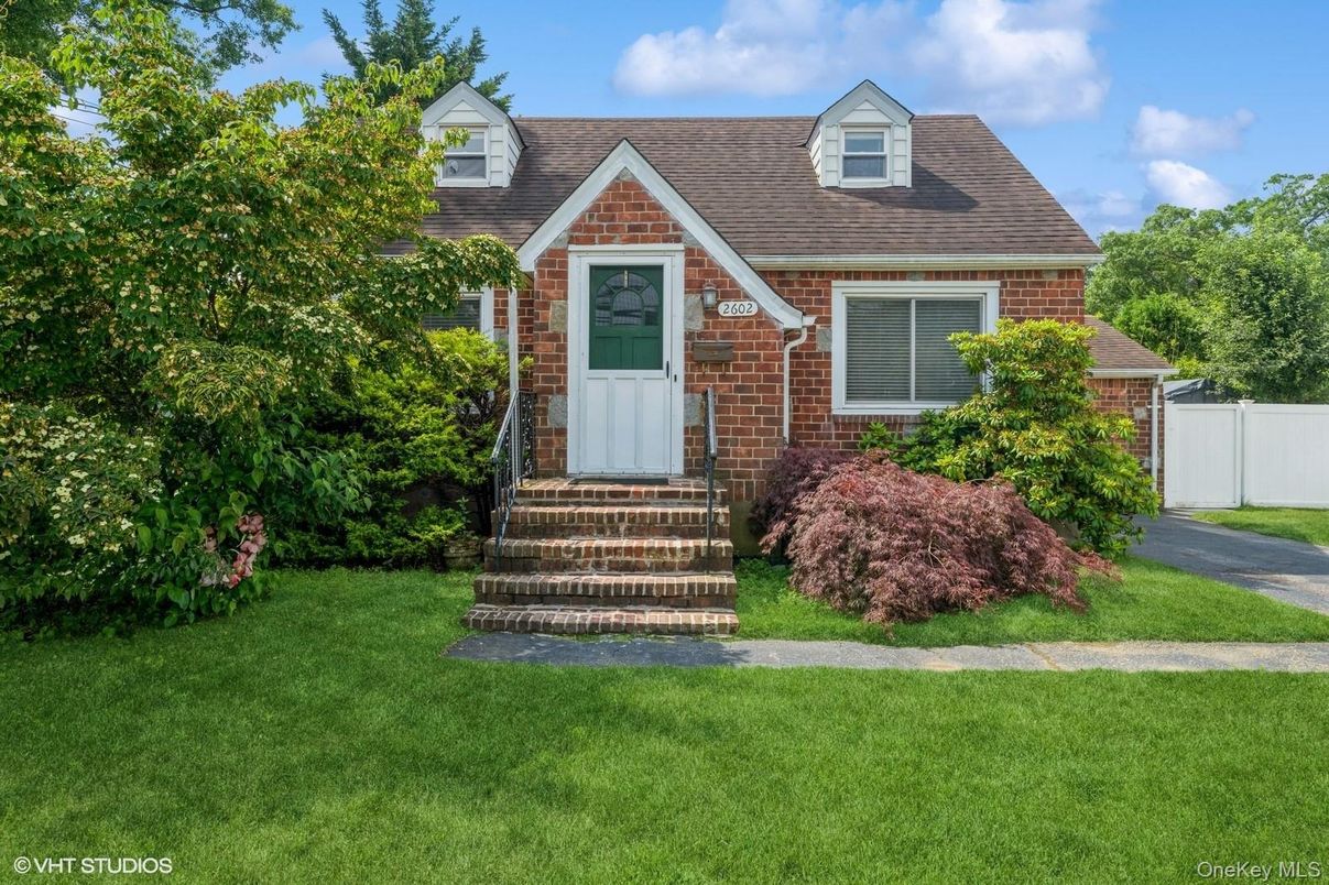Exterior, Facade, Brick Facade, Cape Cod