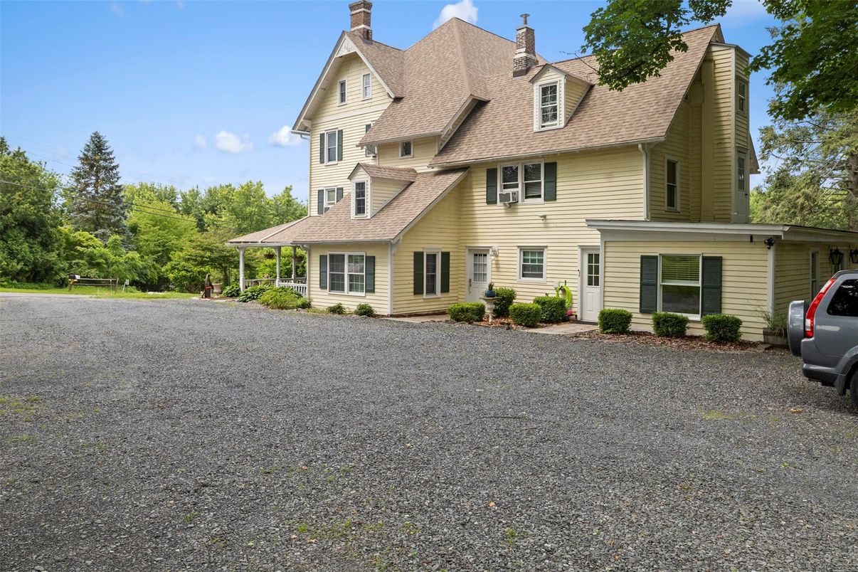 Backyard, Exterior, Facade, Queen Anne Victorian