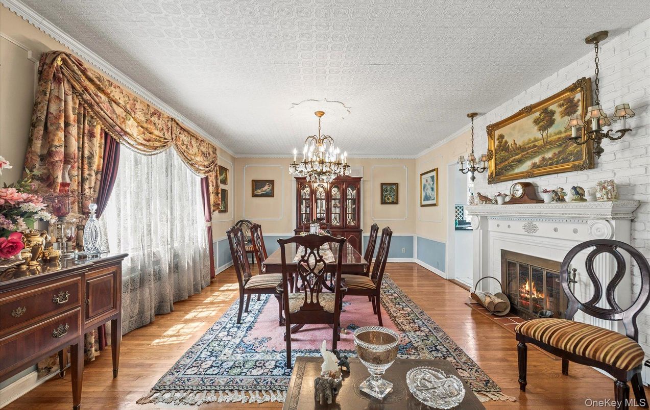 Chandelier, Dining room, Fireplace, Interior, Wood Texture Flooring