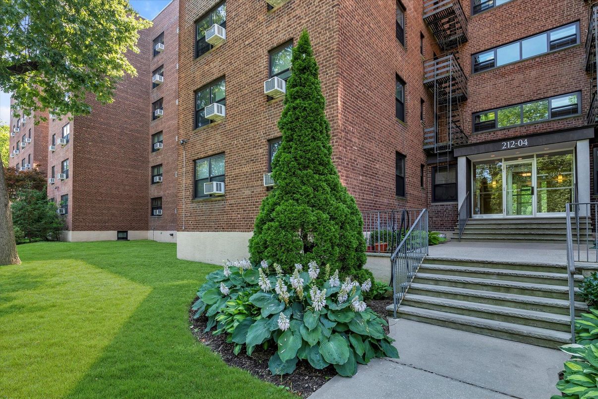 Backyard, Exterior, Facade, Brick Facade, Condo Building
