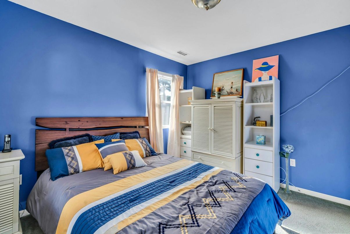 Bedroom, Interior, Water