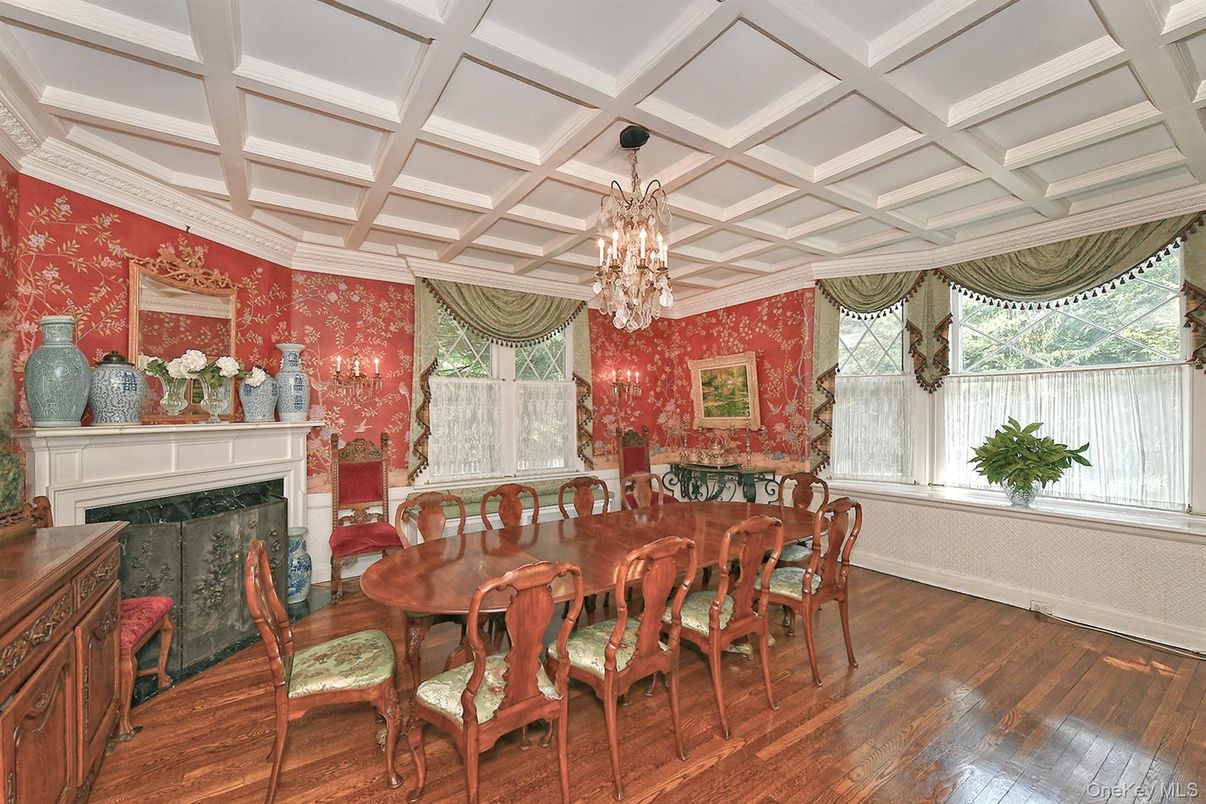 Chandelier, Dining room, Fireplace, Interior, Wood Texture Flooring
