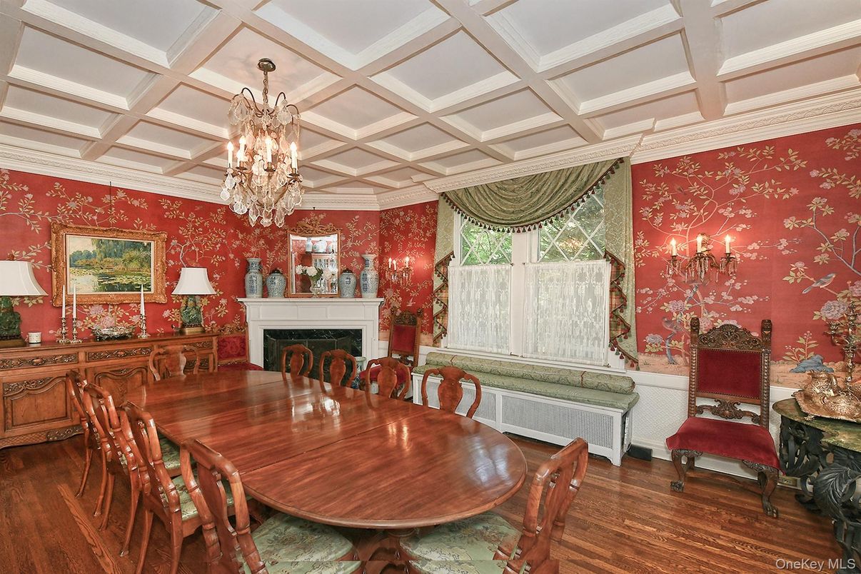 Chandelier, Dining room, Fireplace, Interior, Wood Texture Flooring