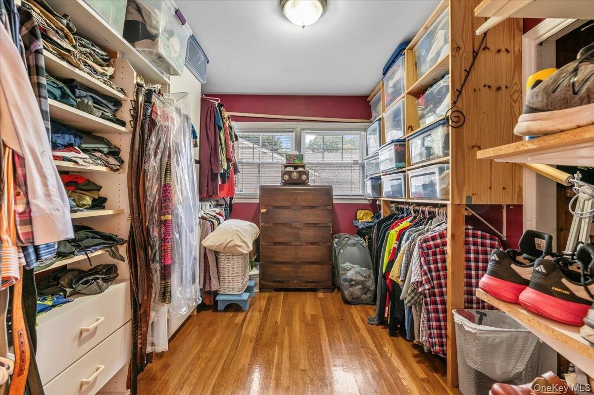 Interior, Walk-in Closets, Wood Texture Flooring