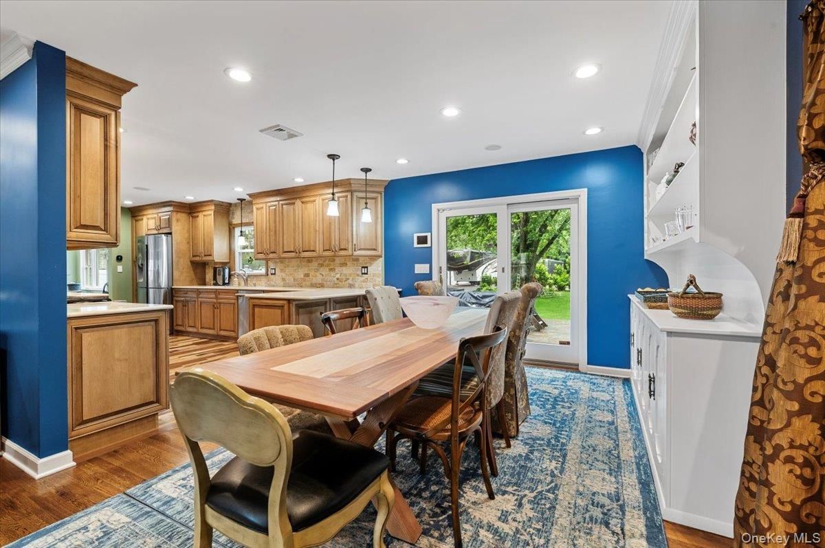 Dining room, Interior, Kitchen, Pendant Lights, Recessed Lighting, Stainless Steel Appliances, Wood Texture Flooring
