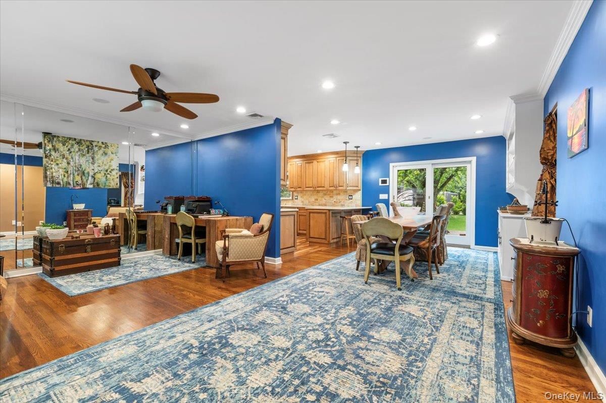 Dining room, Interior, Kitchen, Pendant Lights, Recessed Lighting, Wood Texture Flooring