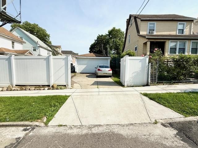 Detached Garage, Exterior