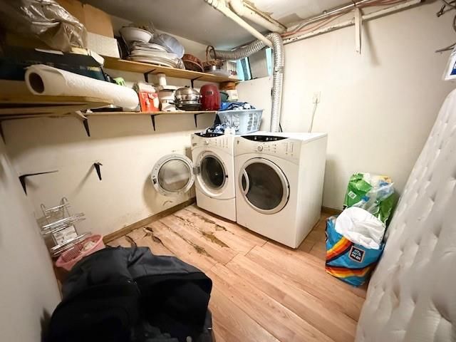 Interior, Washer, Wood Texture Flooring