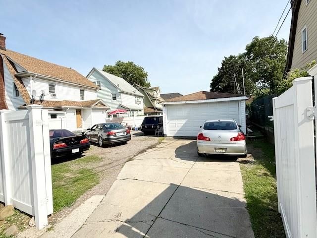 Detached Garage, Exterior