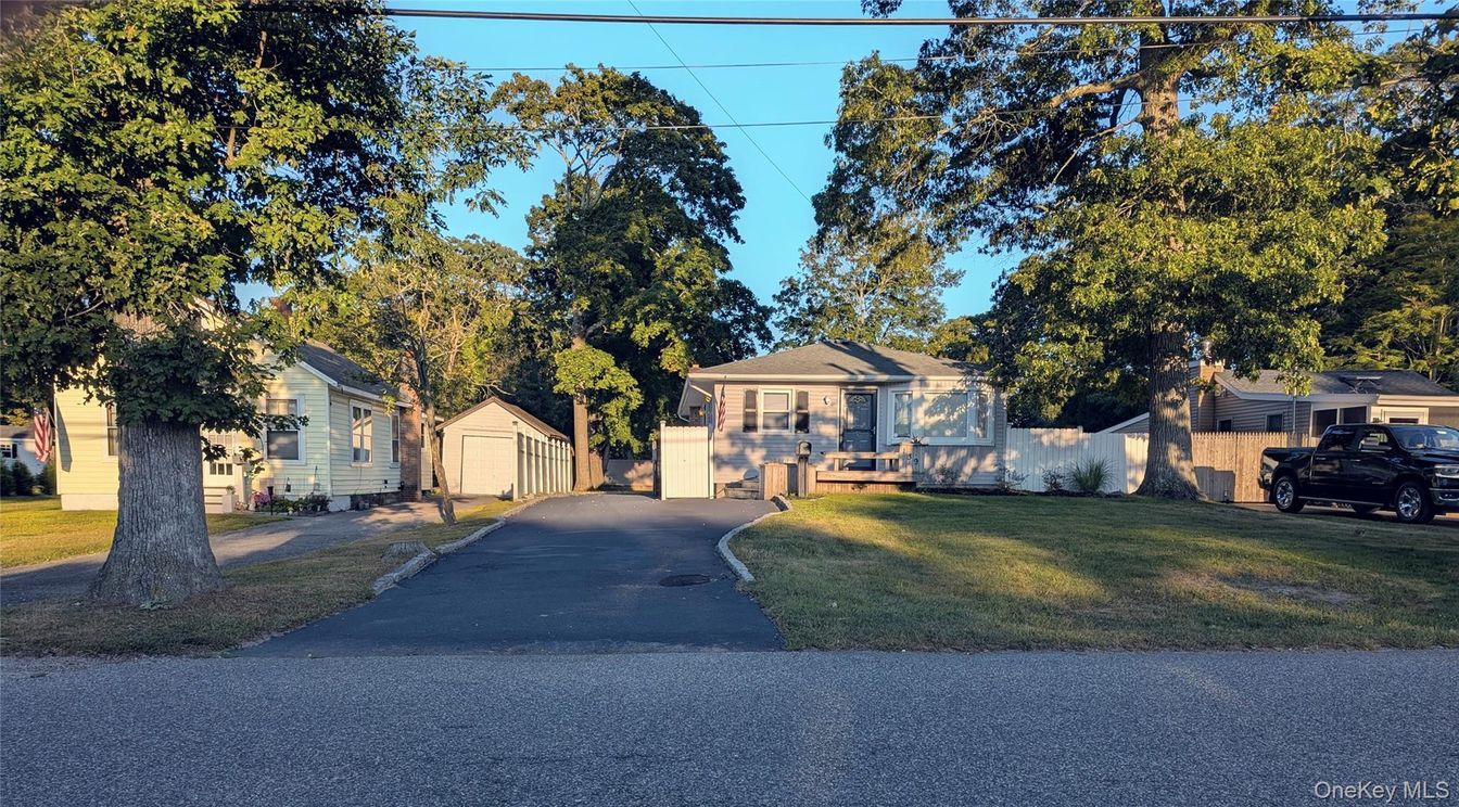 Detached Garage, Exterior