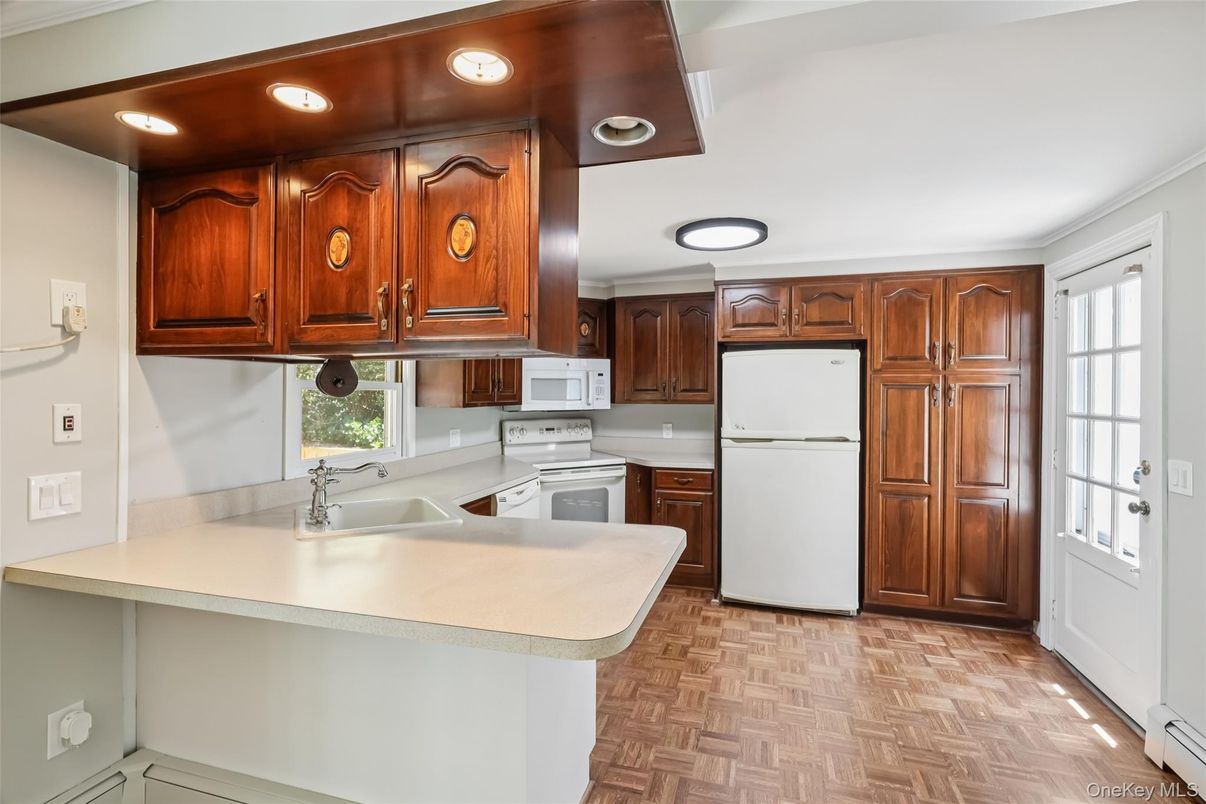 Interior, Kitchen, Recessed Lighting, Wood Texture Flooring