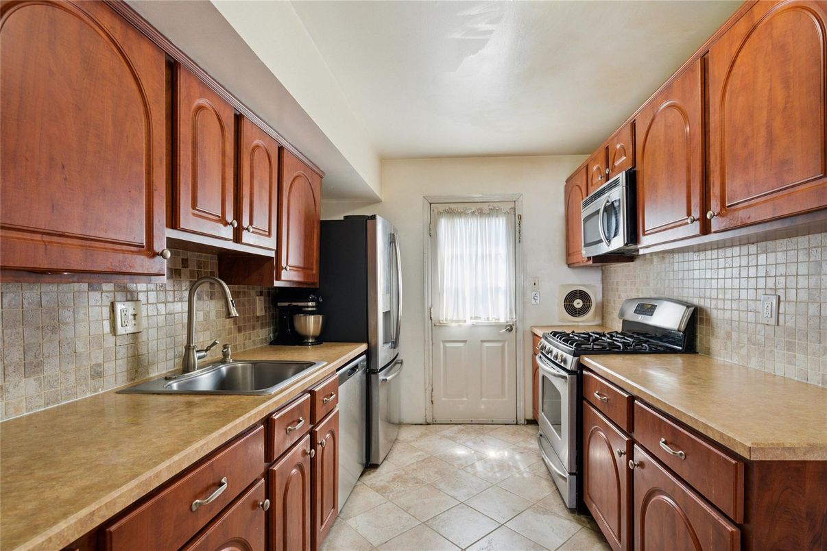 Interior, Kitchen, Stainless Steel Appliances