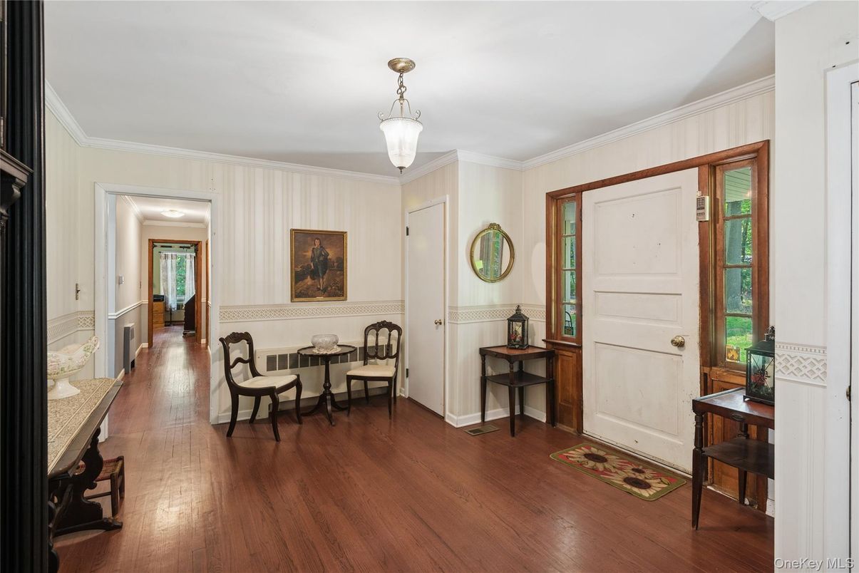 Interior, Pendant Lights, Wood Texture Flooring