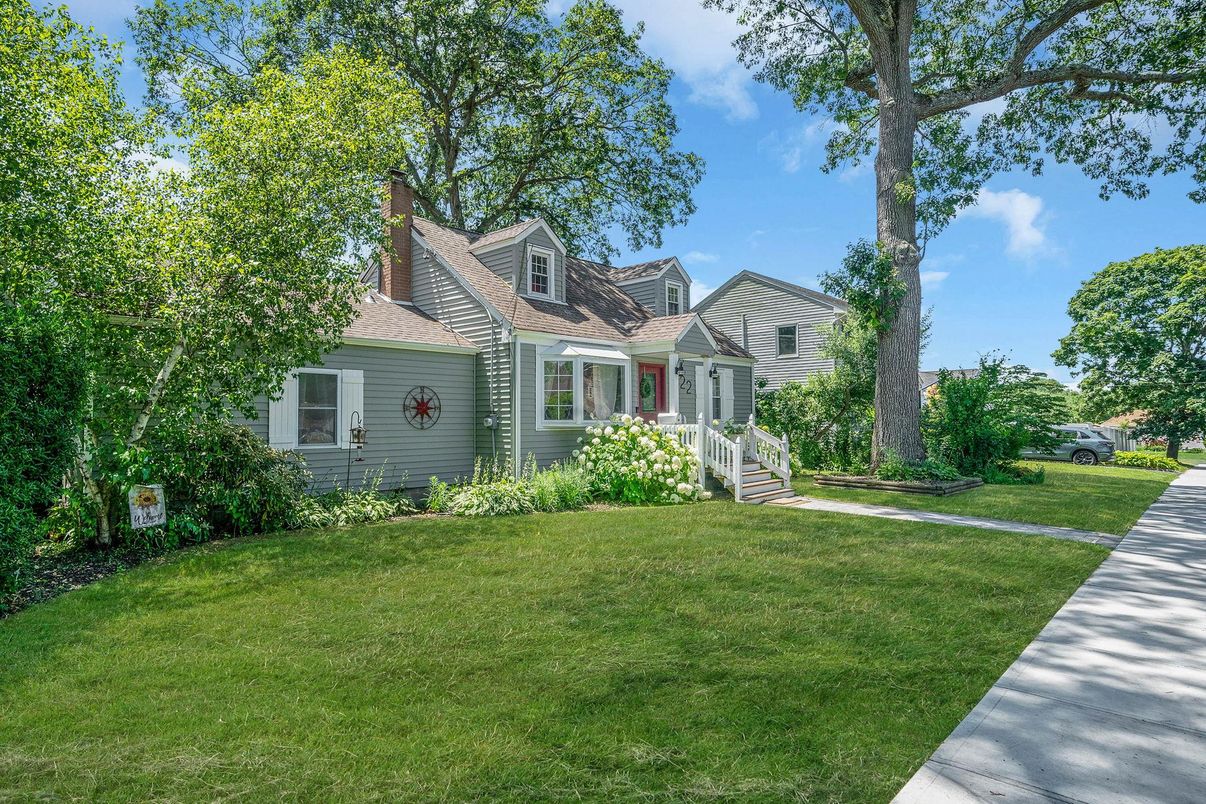 Backyard, Exterior, Facade, Cape Cod