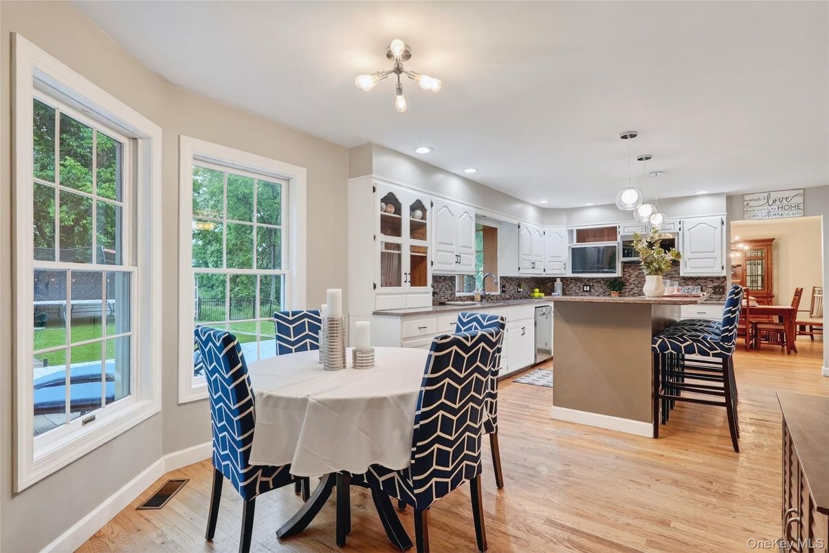 Dining room, Interior, Kitchen, Pendant Lights, Recessed Lighting, Wood Texture Flooring