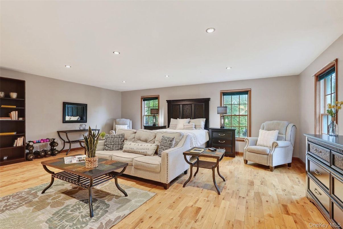 Bedroom, Interior, Living room, Recessed Lighting, Wood Texture Flooring