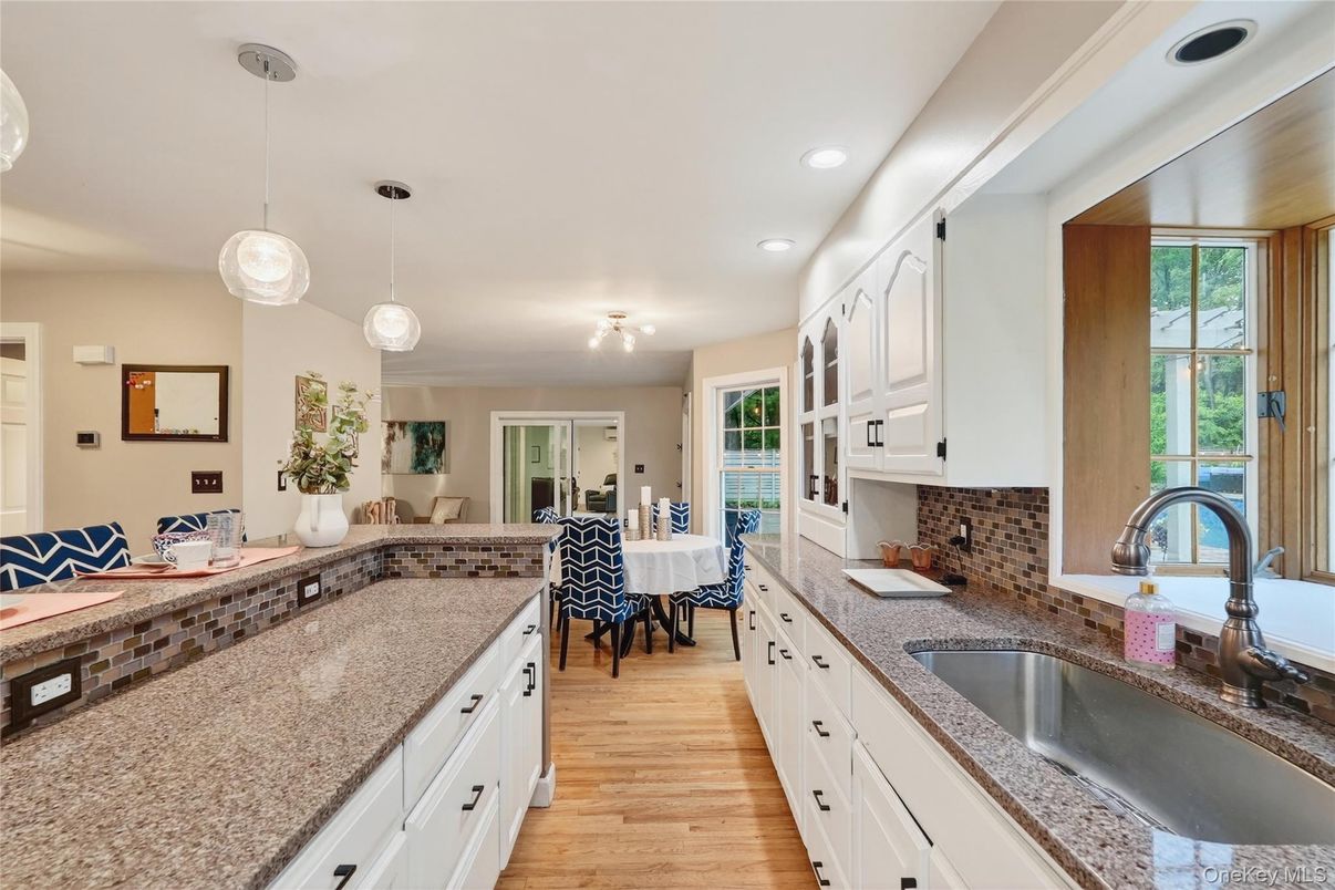 Dining room, Interior, Kitchen, Pendant Lights, Recessed Lighting, Wood Texture Flooring