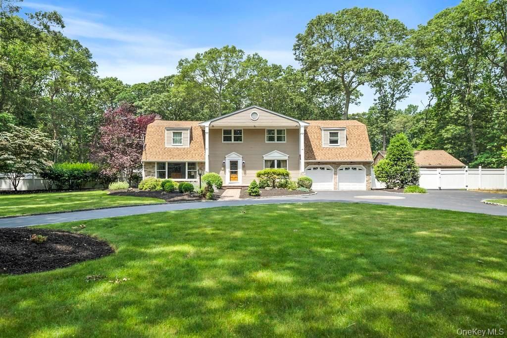 Attached, Backyard, Exterior, Facade, Brick Facade, Georgian