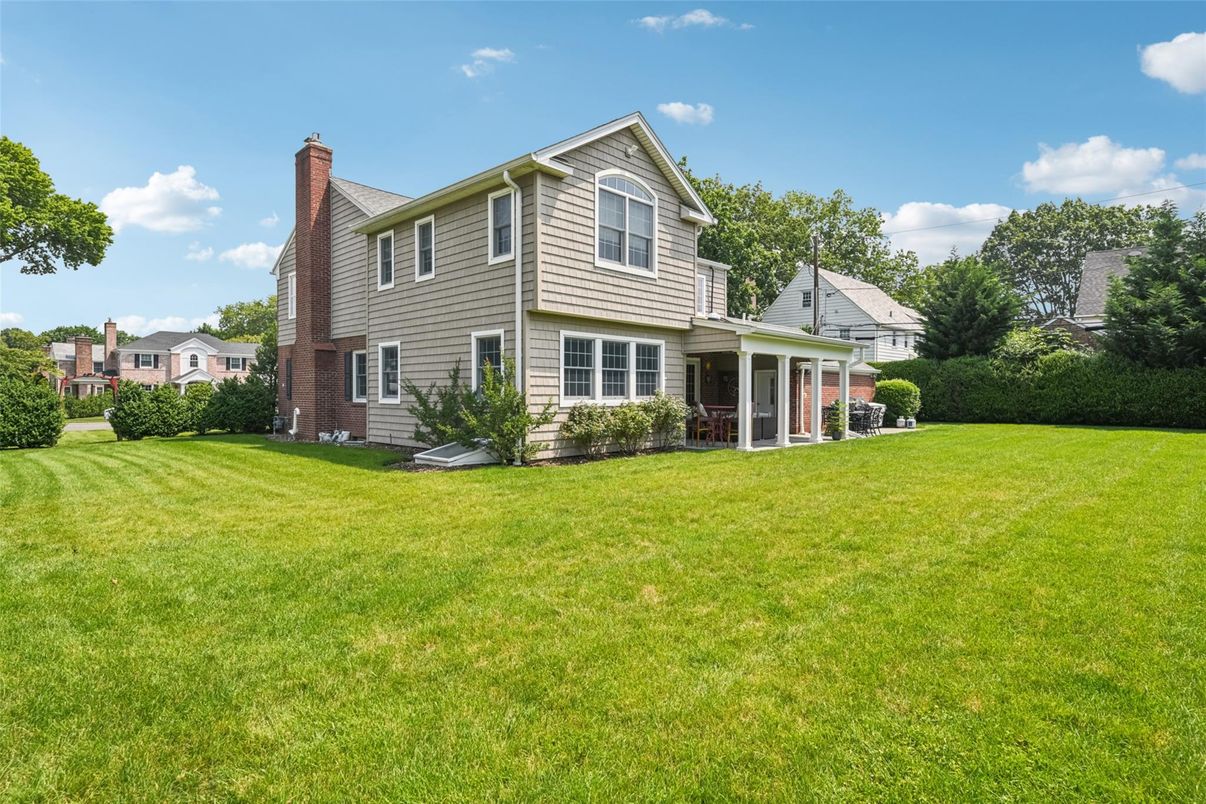 Backyard, Exterior, Facade, Queen Anne Victorian