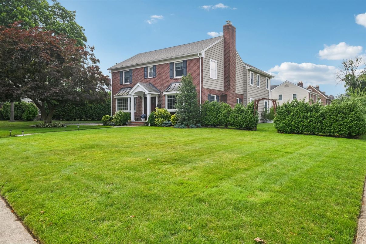 Backyard, Exterior, Facade, Brick Facade, Georgian