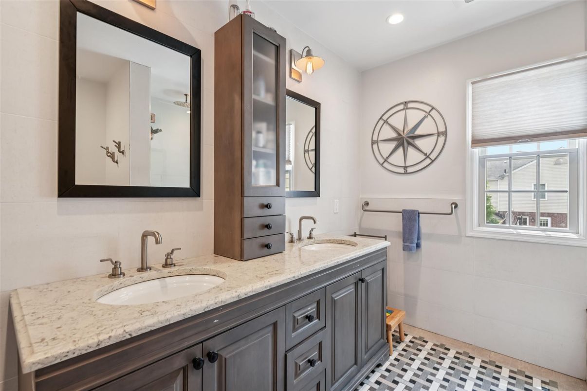 Bathroom, Dual Sink Vanities, Interior, Recessed Lighting