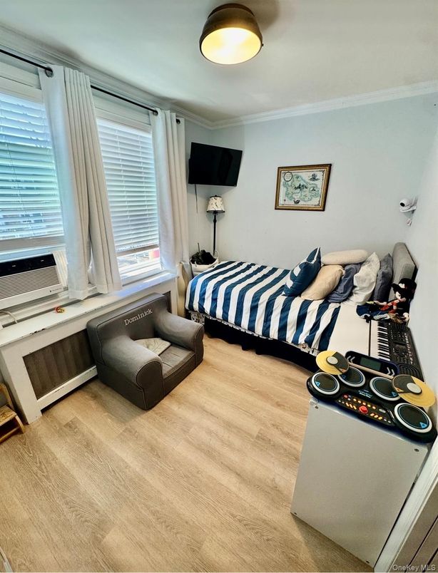 Bedroom, Fitness Equipment, Interior, Wood Texture Flooring
