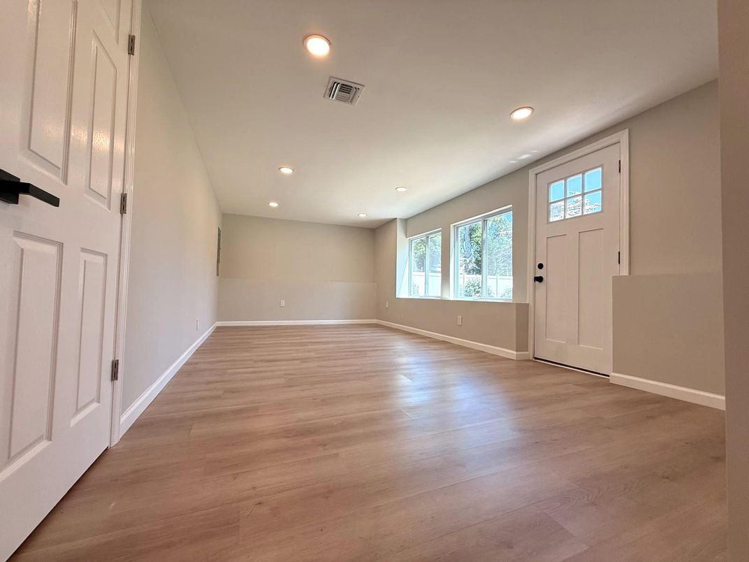 Empty room, Interior, Recessed Lighting, Wood Texture Flooring