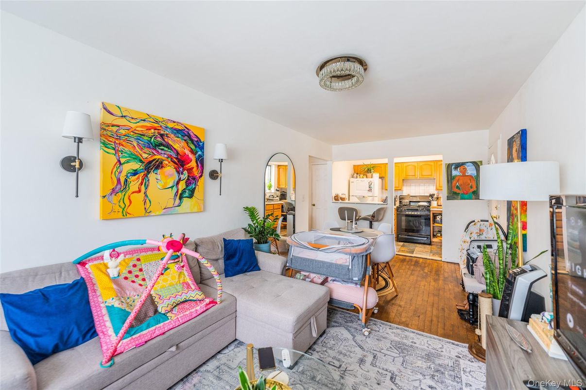 Dining room, Interior, Kitchen, Living room, Stainless Steel Appliances, Wood Texture Flooring