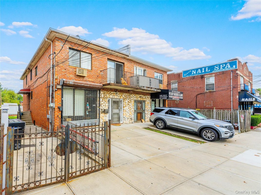 Exterior, Facade, Brick Facade, Rowhouse