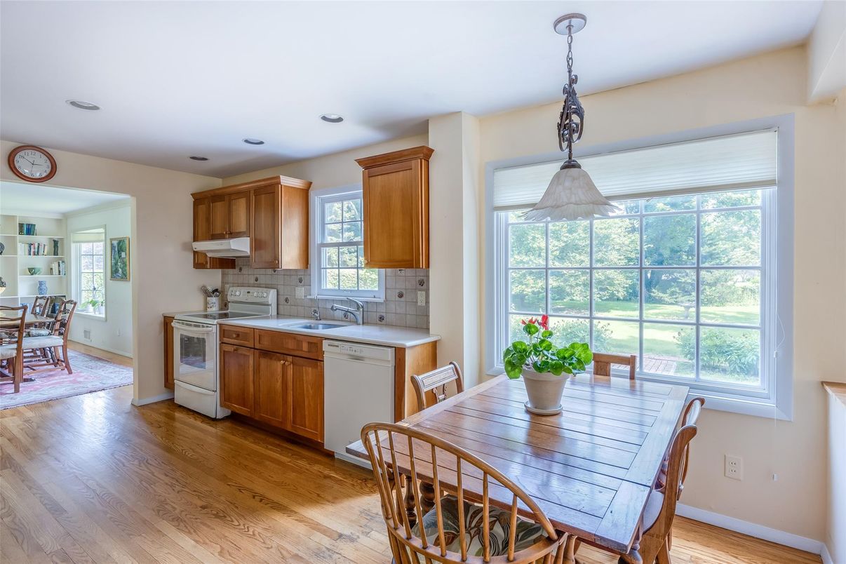 Dining room, Interior, Kitchen, Pendant Lights, Recessed Lighting, Wood Texture Flooring