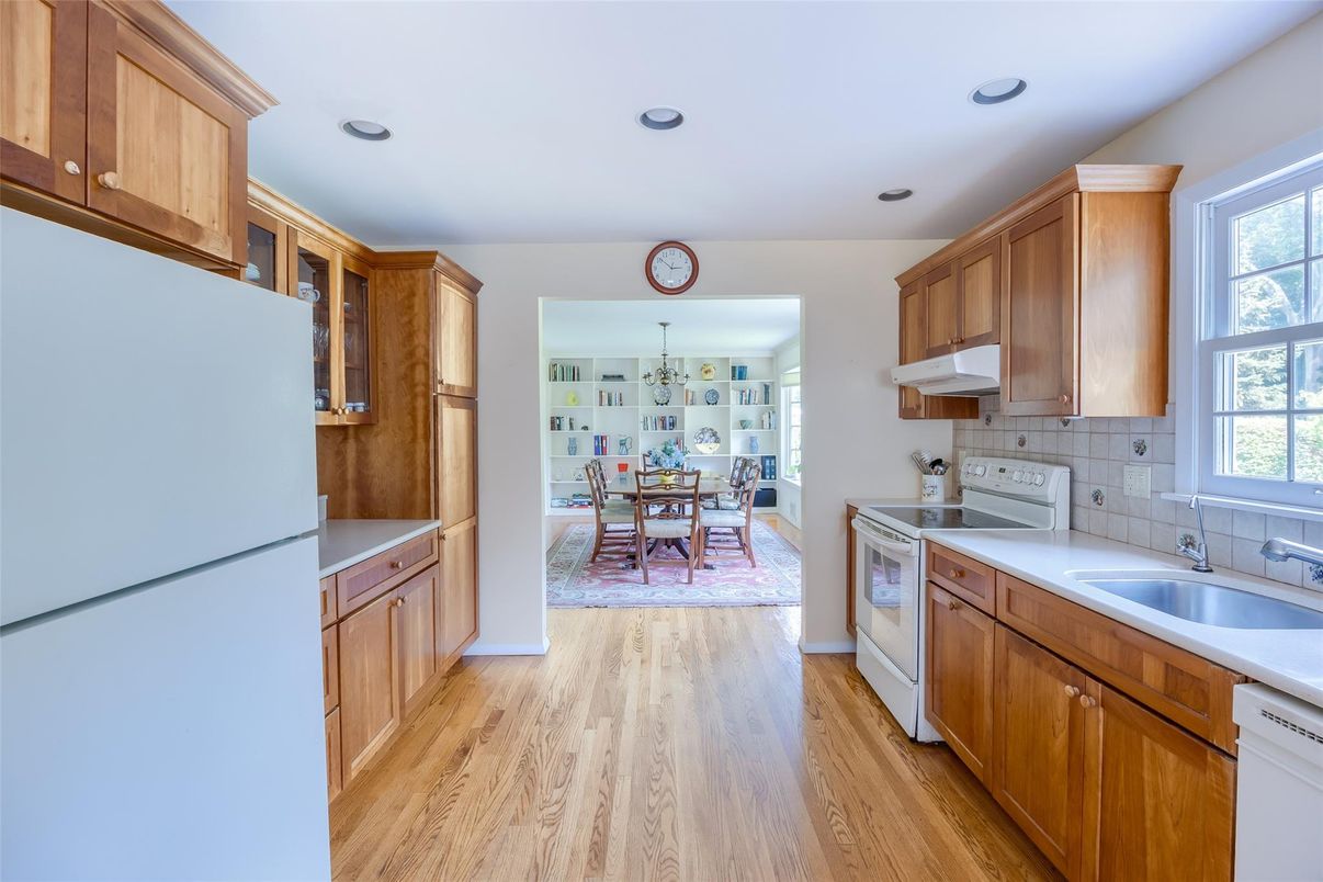 Dining room, Interior, Kitchen, Pendant Lights, Recessed Lighting, Wood Texture Flooring