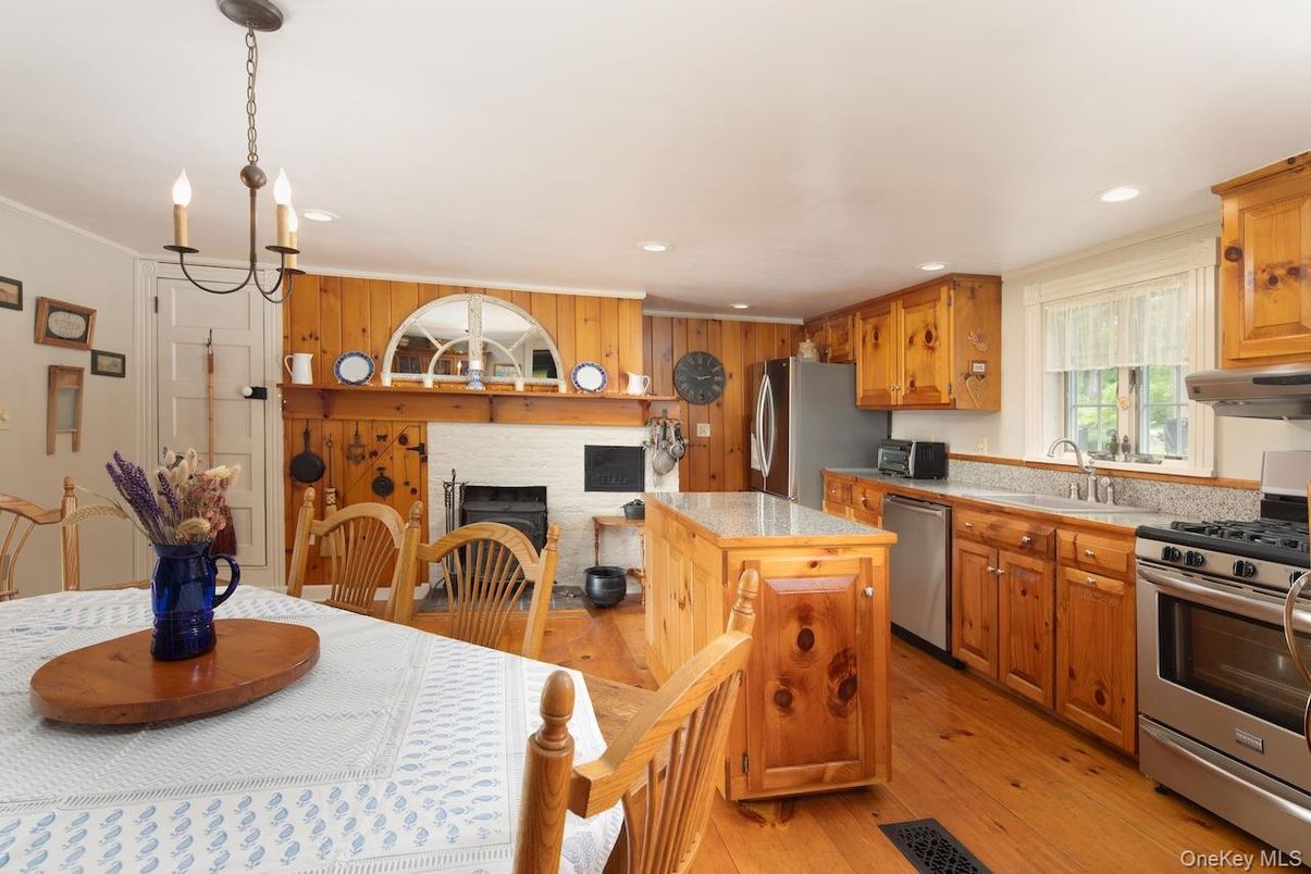 Dining room, Interior, Kitchen, Pendant Lights, Recessed Lighting, Stainless Steel Appliances, Wood Texture Flooring