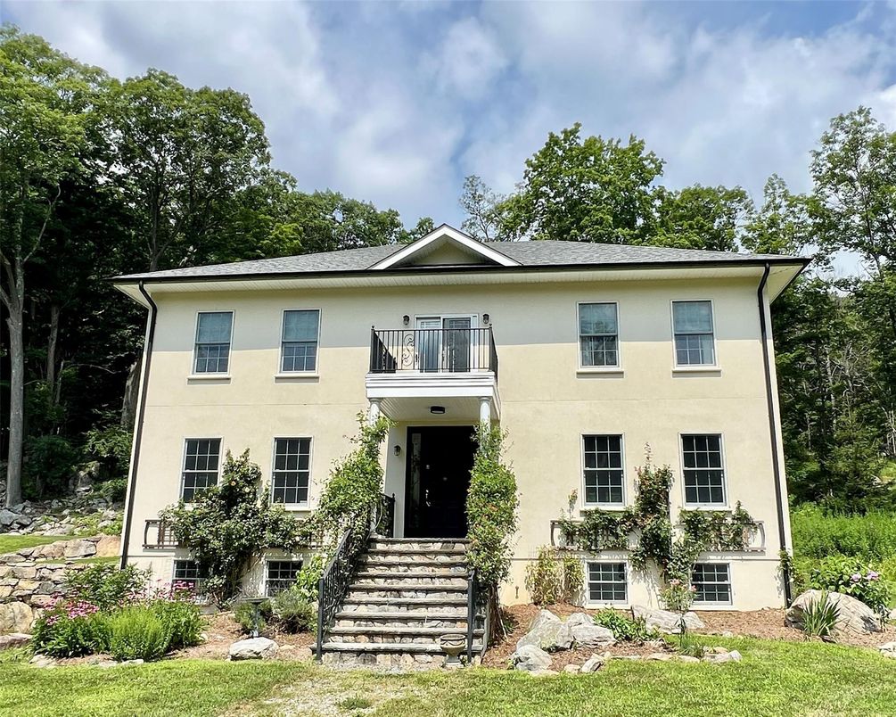 Exterior, Facade, Georgian