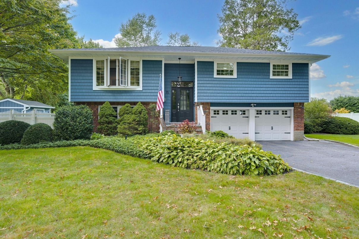 Attached, Exterior, Facade, Raised Ranch