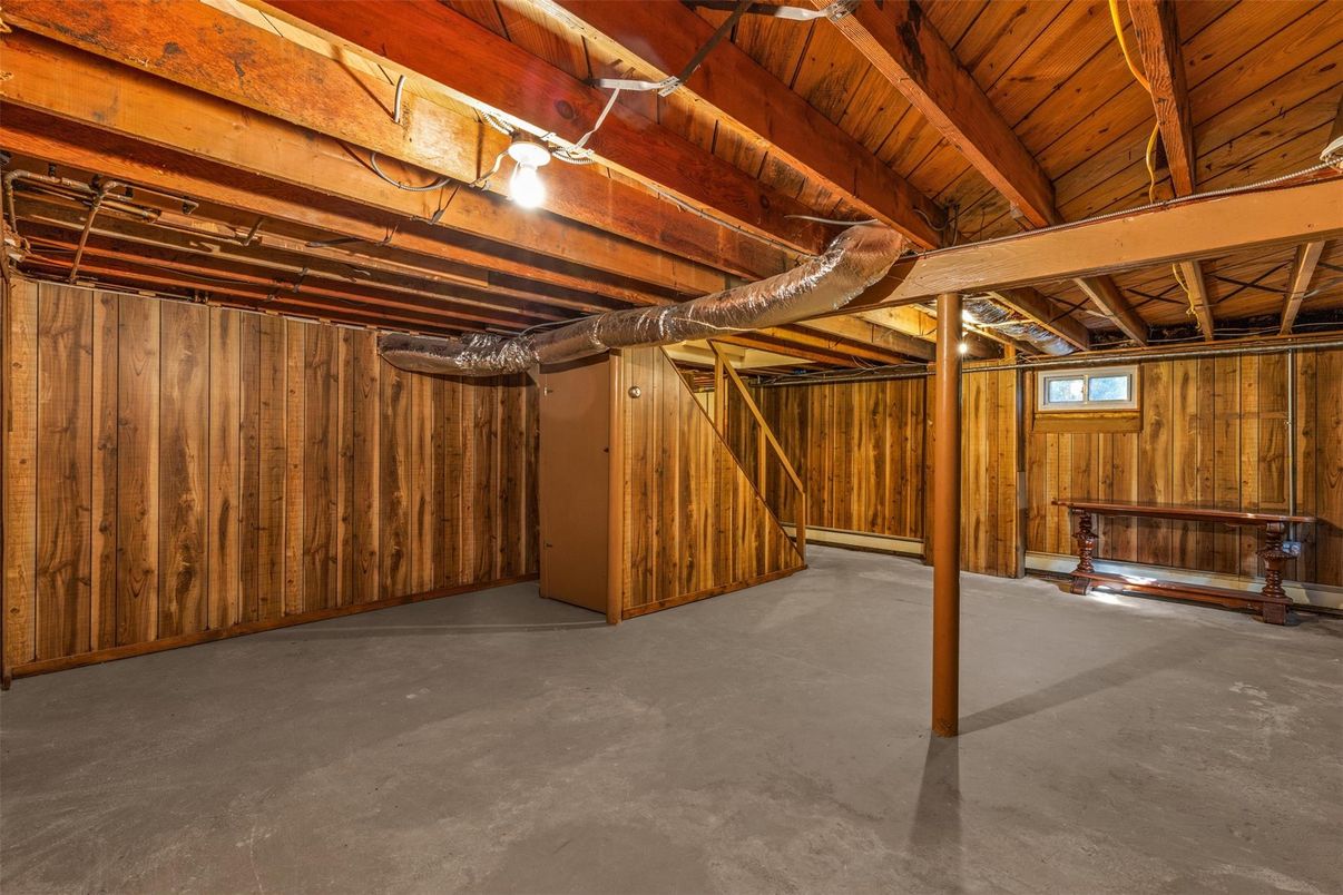 Empty room, Interior, Wooden Beams, Wooden Ceilings, Wooden Walls