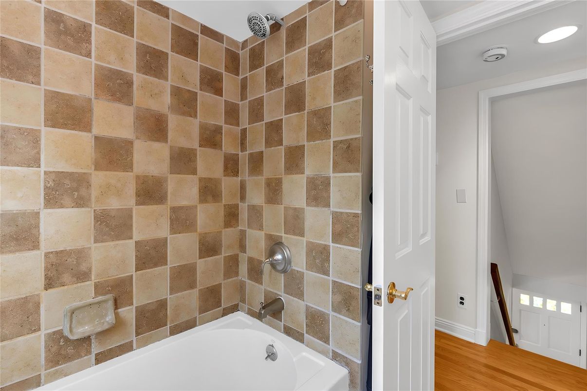 Bathroom, Interior, Recessed Lighting, Wood Texture Flooring