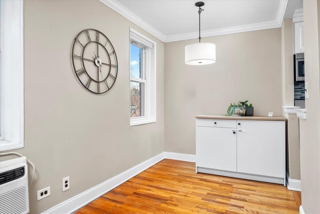 Interior, Pendant Lights, Wood Texture Flooring