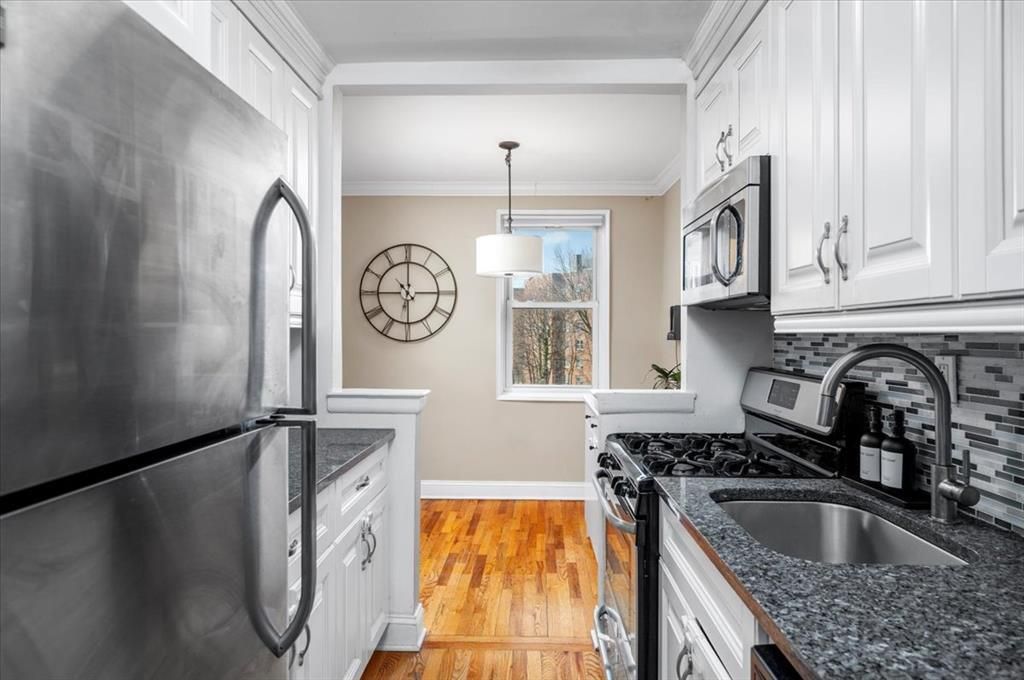 Interior, Kitchen, Pendant Lights, Wood Texture Flooring