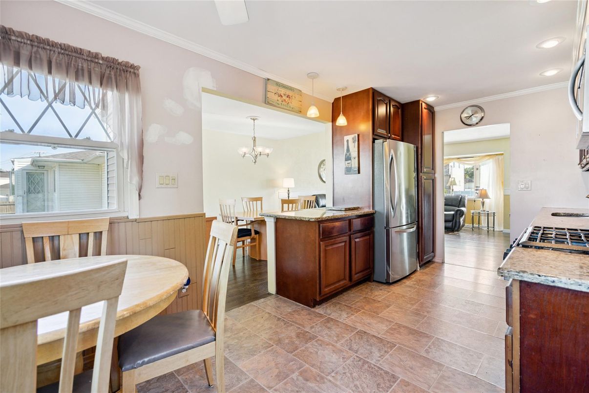Chandelier, Dining room, Interior, Kitchen, Recessed Lighting, Wood Texture Flooring