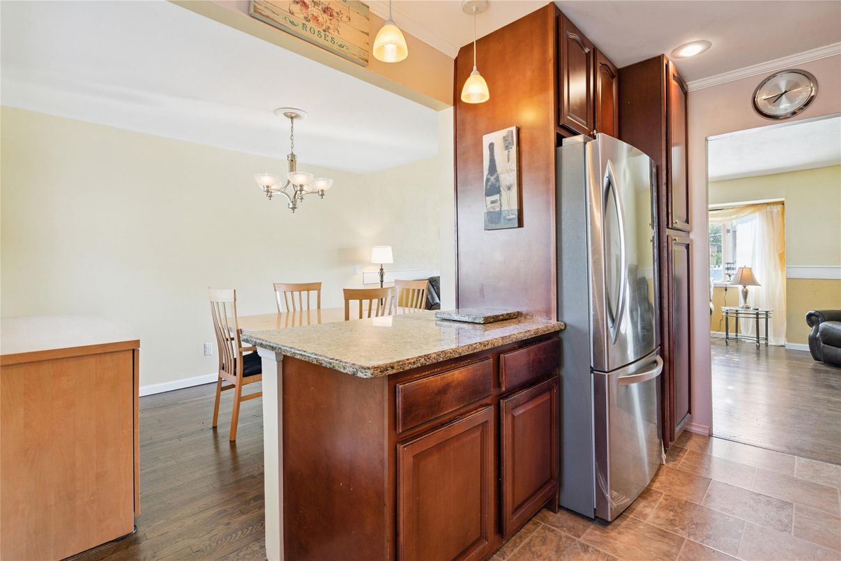 Chandelier, Dining room, Interior, Kitchen, Pendant Lights, Recessed Lighting, Stainless Steel Appliances, Wood Texture Flooring