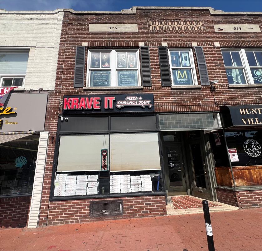 Exterior, Facade, Brick Facade, Rowhouse