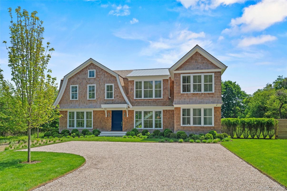 Exterior, Facade, Brick Facade, Farmhouse
